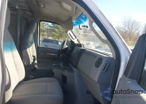 2014 Ford E-250 Commercial z USA, uszkodzony, nr VIN 1FTNE2EW8EDA63444